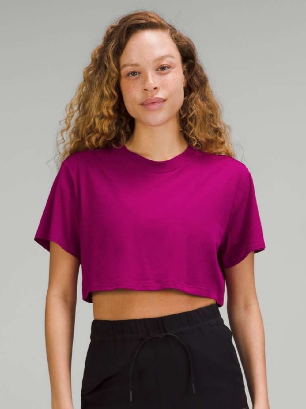 🍋🍋 Lululemon Cropped T-Shirt Magenta Waist Length Vibrant & Comfy Casual 💖